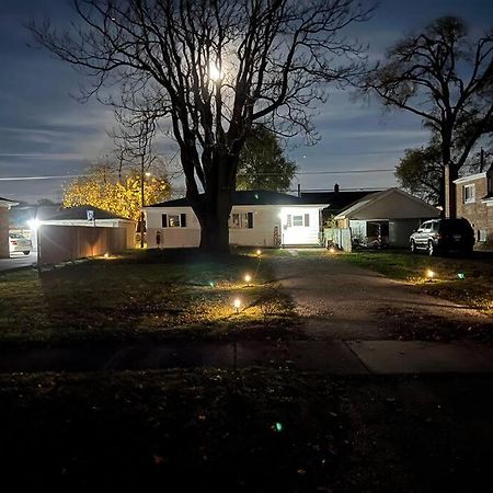 Modern 3Bed 2Bath Ranch With Diy Art Porch 3Tvs And Huge Front Yard To Enjoy! Vila Calumet City Exterior foto