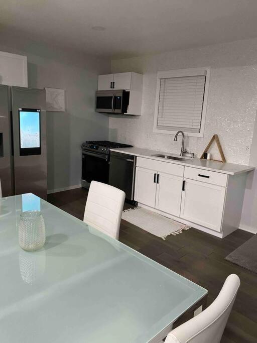 Modern 3Bed 2Bath Ranch With Diy Art Porch 3Tvs And Huge Front Yard To Enjoy! Vila Calumet City Exterior foto